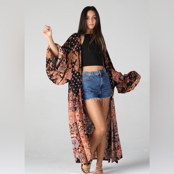 Just in @The King Kouture Boutique Long Black Floral Printed Kimono Med - Picture 2 of 9